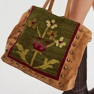 NWT retail $178 size ALL FREE PEOPLE Green and Tan Floral Tote